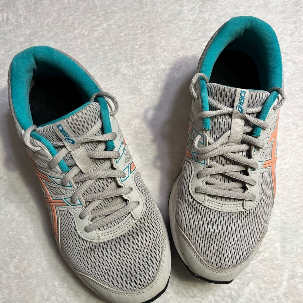 ASICS Women's Light Gray Running Sneakers with Teal Lining and Coral Accents